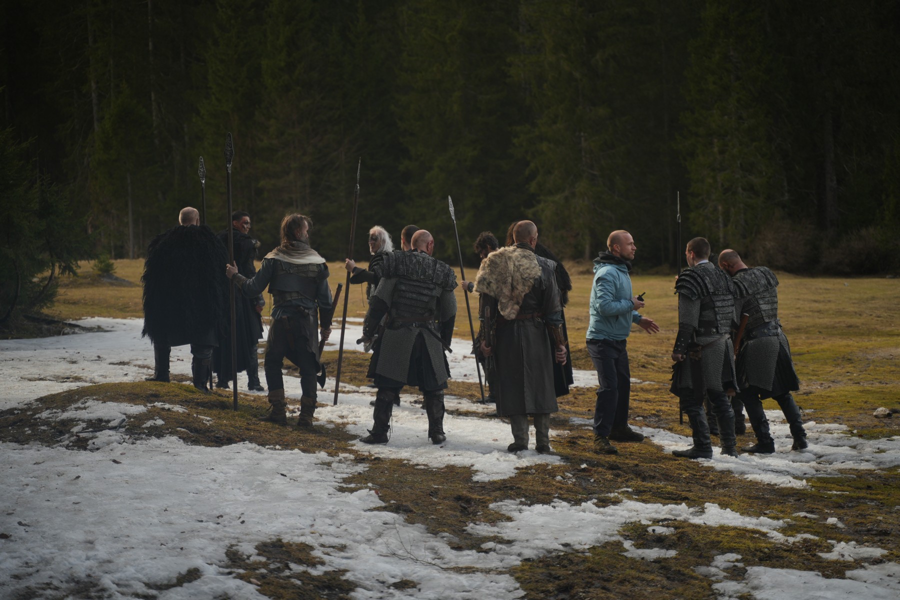 Four Crowns / Action on set